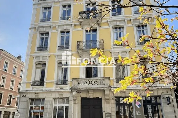 Appartement 6 pièces 200 m²