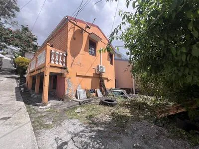 Sainte-Thérèse Fort-de-France | Maisonnette T2 à réhabiliter sur terrain de 80 m²