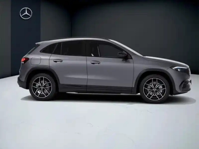Mercedes Eqa 250+ amg line — photo 17