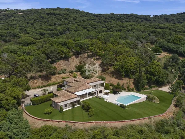 Maison 9 pièces 370 m²