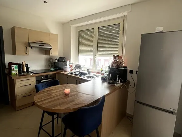 F2- cuisine équipée - duplex - parking - L'HOPITAL