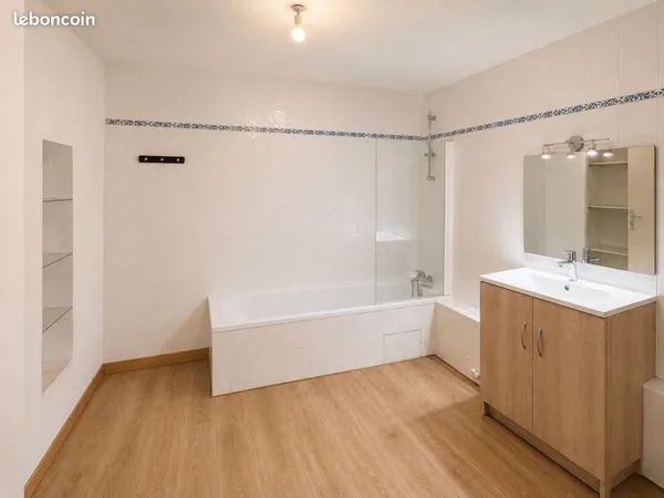 À louer - Grand T3 meublé d'environ 100 m² | 2e étage | Pamiers