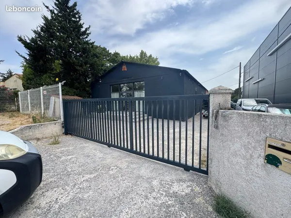 Local à vendre Parcelle de 680 m2