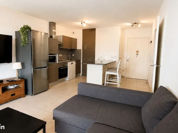 Appartement T2 - piscine et place de parking