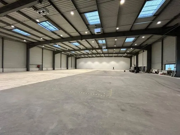 Local d'activité 2496 m²