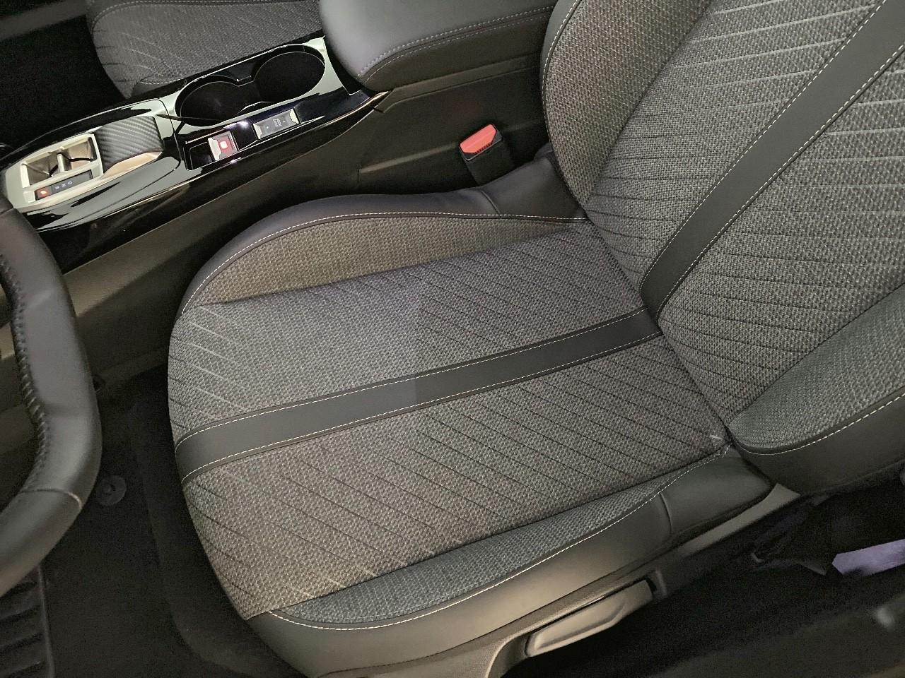 Peugeot 2008 hybrid 145 ch e-dcs6 allure — photo 9