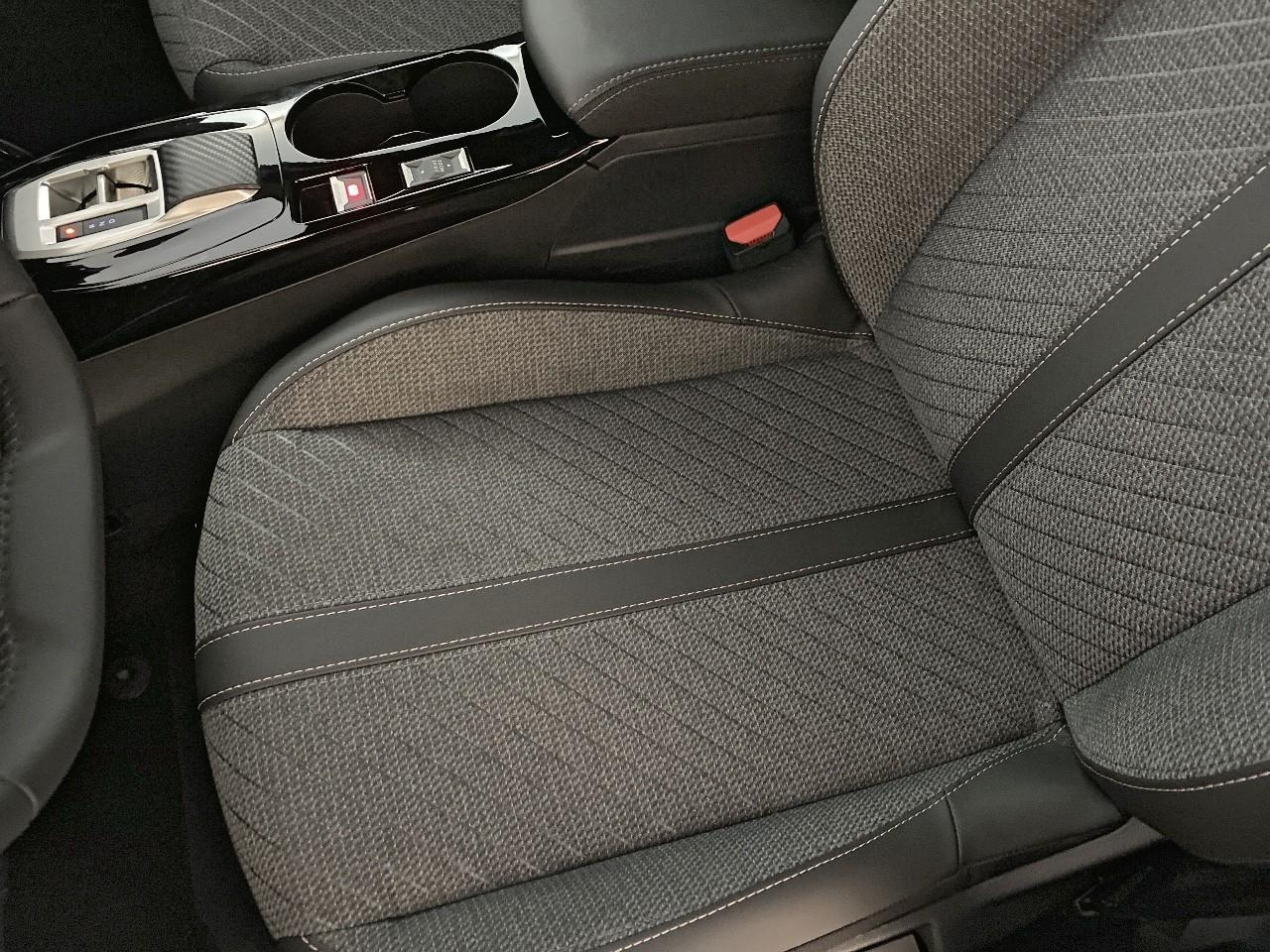 Peugeot 2008 hybrid 145 ch e-dcs6 allure — photo 9