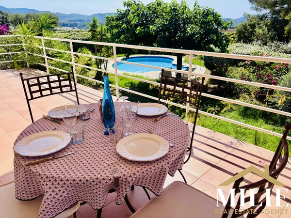 Magnifique rez-de-jardin de villa vue mer avec Piscine