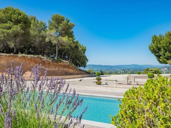 Maison 12 pièces 650 m²
