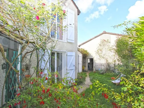 JOUY-EN-JOSAS - Maison de 155,4m2- studio indépendant - Double