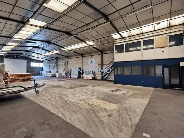Entrepôt 720 m²