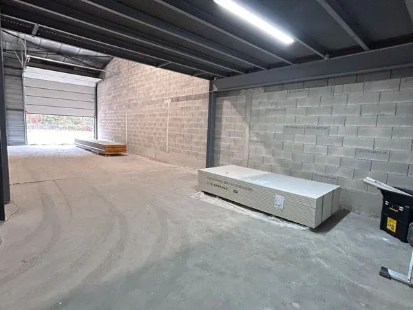 À louer - Local professionnel 120 m² avec mezzanine - Firminy