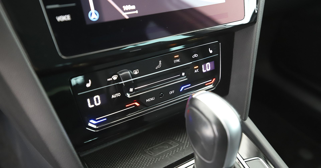 Volkswagen Passat SW — photo 23
