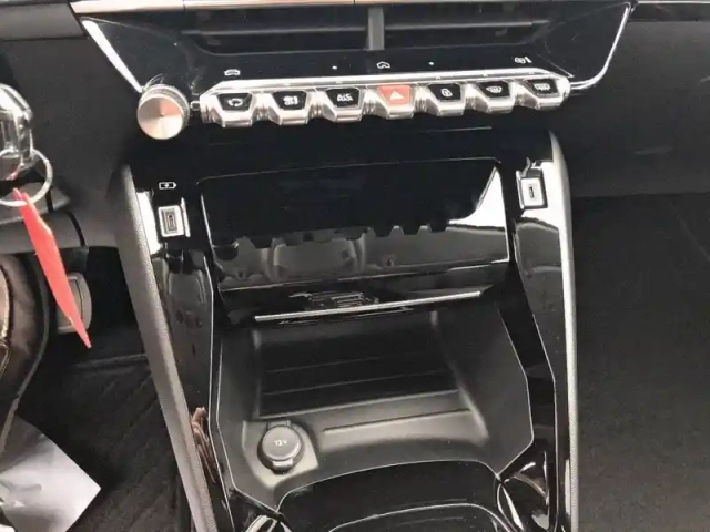 Peugeot 208 hybrid 110 e-dcs6 — photo 15