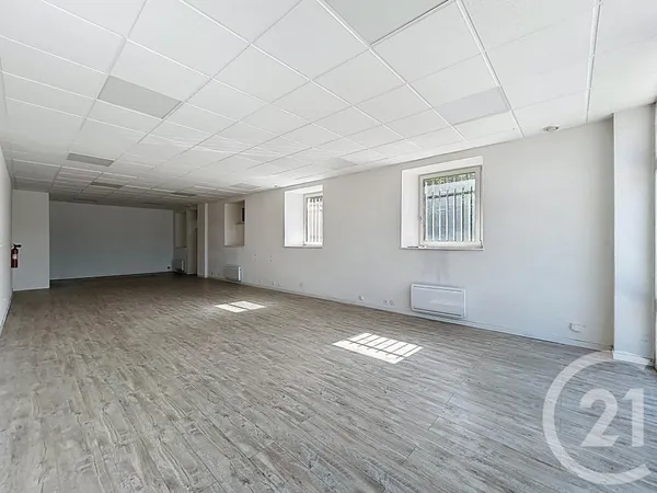 Local 1 pièce 70 m²