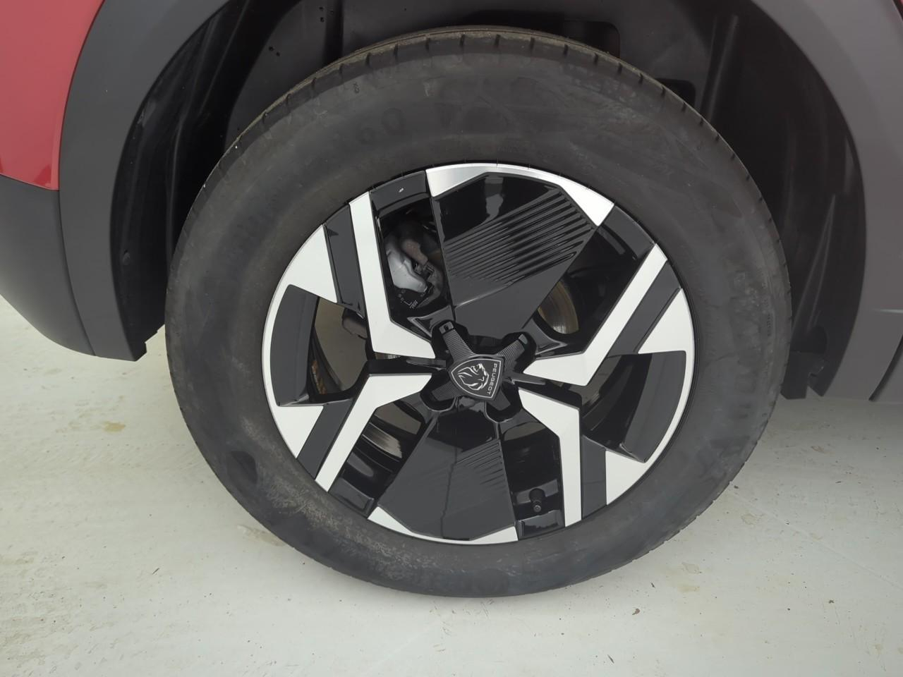 Peugeot 2008 puretech 130 s&s eat8 gt — photo 11