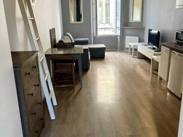 Studio traversant de 26 m² — Le Cannet Tivoli — Faibles charges