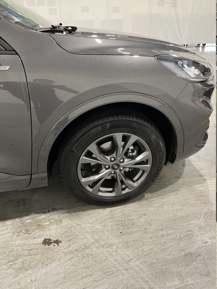 Ford Kuga — photo 47