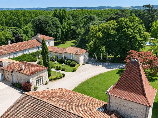 Maison 25 pièces 686 m²