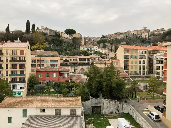 beau 3 pièces rénové, balcons, stationnement et cave Cagnes Sur Mer, place Sainte Luce,