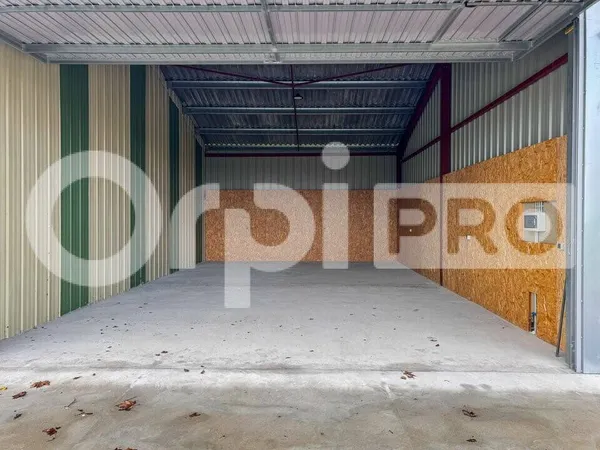 Entrepôt 120 m²