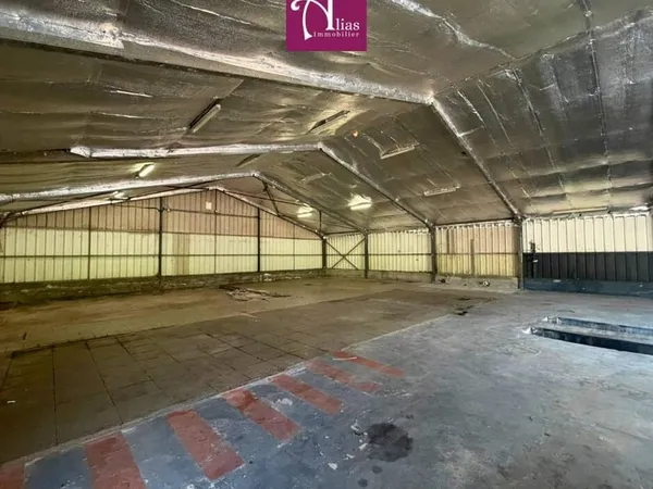 Entrepôt 330 m²