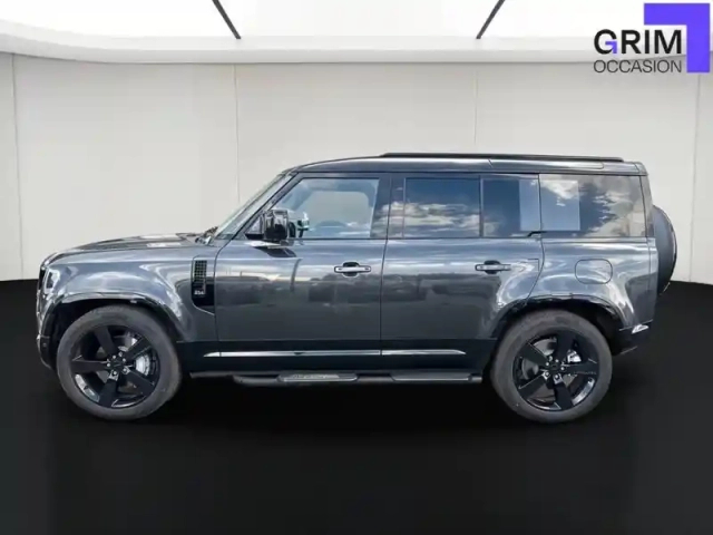 Land Rover Defender 110 phev — photo 20
