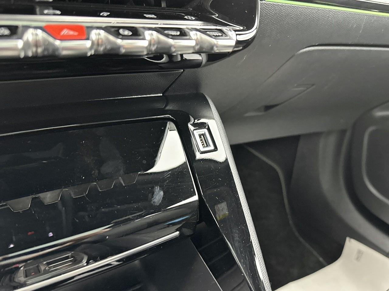 Peugeot 2008 puretech 130 s&s eat8 gt — photo 24