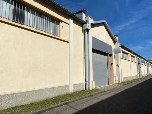Local d'activité 1913 m²