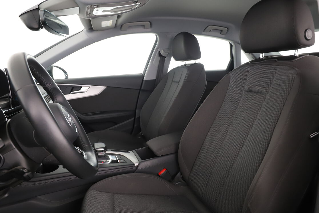 Audi A4 35 TFSI Design S Tronic 7 — photo 9