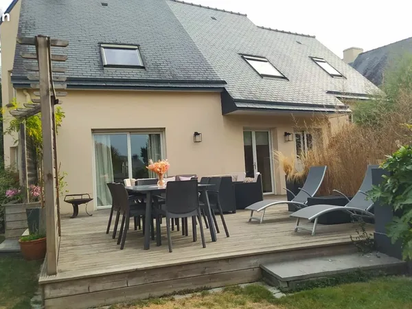 Beaux volumes pour cette maison familiale de 7 pièces - 5 chambres dont une suite parentale - grand 