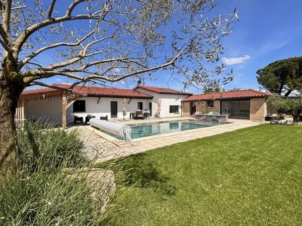 À VENDRE – MAGNIFIQUE MAISON DE PLAIN PIED – 160 M² – PISCINE