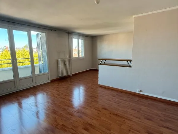 Appartement T3 66m2 traversant avec petit balcon et garage