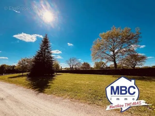 Terrain constructible - 1307 m²