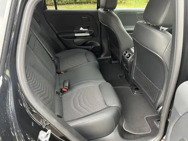 Mercedes Eqa 250+ — photo 4