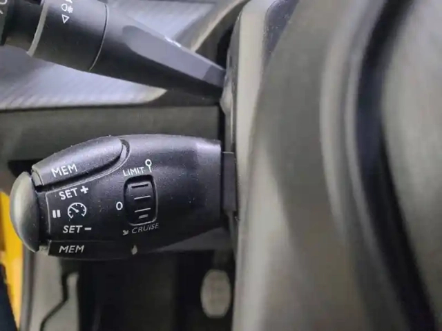 Peugeot 208 puretech 75 s&amp;s bvm5 — photo 98
