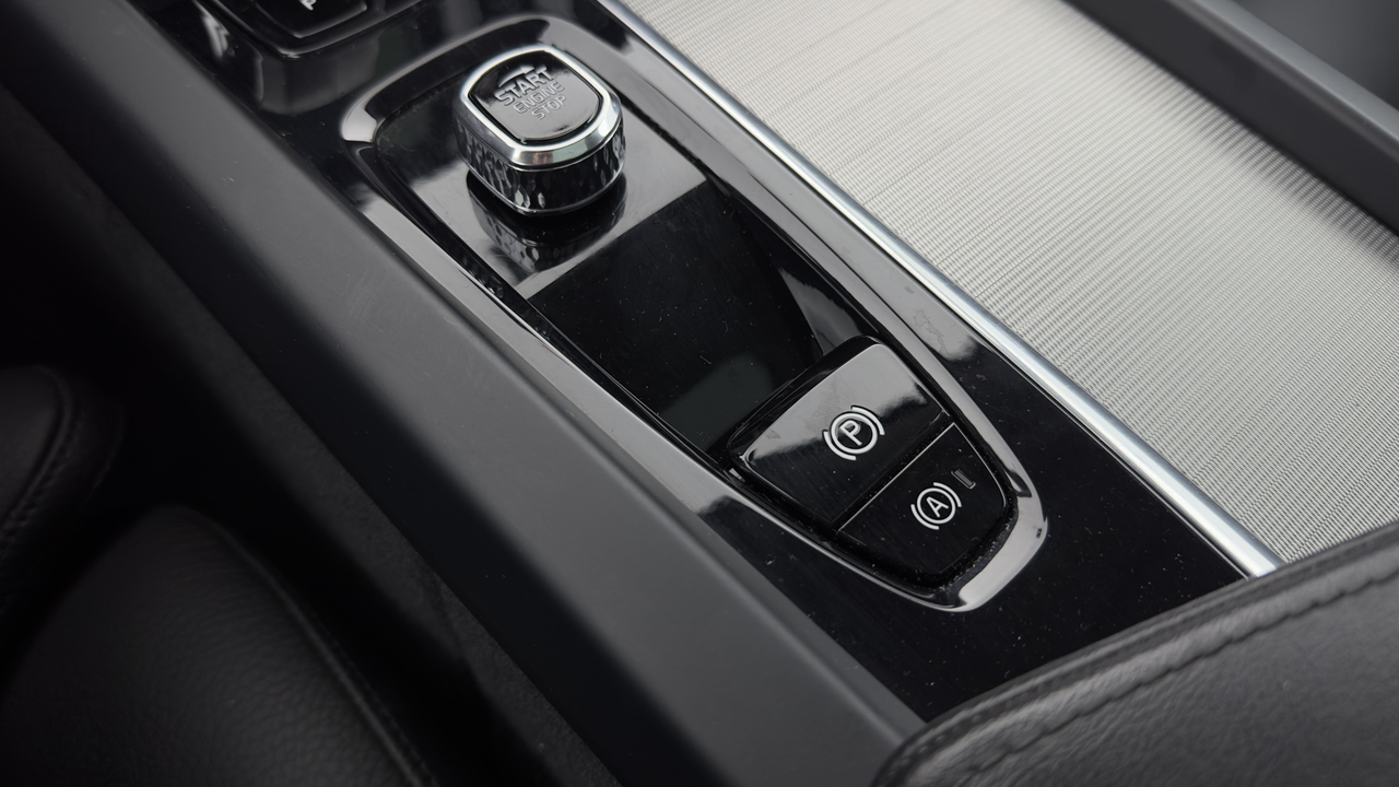 Volvo XC60 T6 Recharge AWD 253 ch + 145 ch Geartronic 8 — photo 22