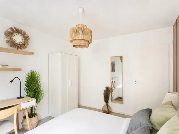 Lumineuse chambre de 12 m² à louer en coliving à B