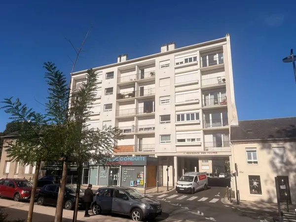 SAINT JEAN DE LA RUELLE MAIRIE CENTRE VILLE