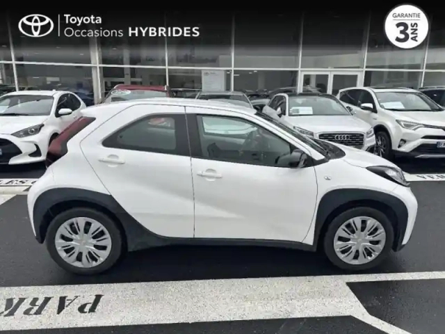 Toyota Aygo x 1.0 vvt-i 72ch dynamic s-cvt my23 — photo 2
