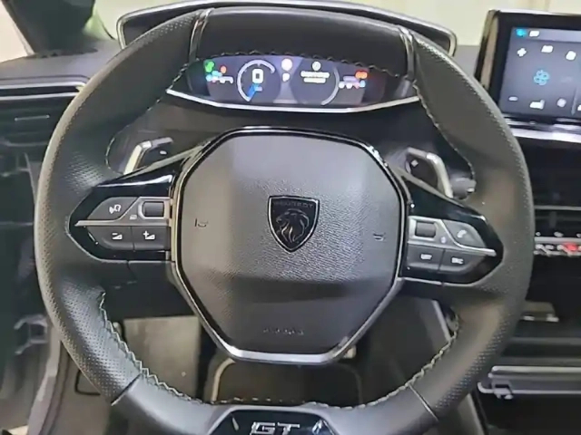 Peugeot 208 hybrid 110 e-dcs6 — photo 9