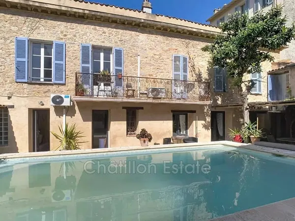 Ensemble immobilier 15 pièces 240 m²