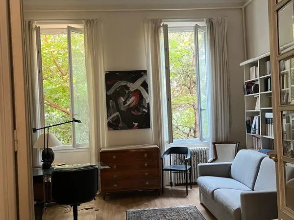 Marseille 6e - Haut de la rue Dragon - 141 m² - Beaux volumes - Calme
