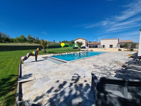 Maison 7 pièces 340 m²