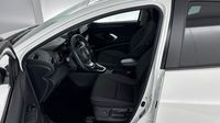 Toyota Yaris 116h Design 5p MY22 — photo 12