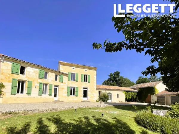 Magnifique propriété avec une grande maison principale, 3 gîtes, 2 piscines, des dépendances et un t