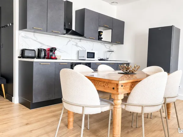 Centre de Vienne à 2 min à pied de la gare - Duplex meublé de 83 m² utiles - 3 chambres - 2 salles d