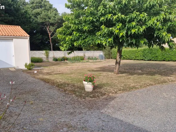 Terrain avec garage