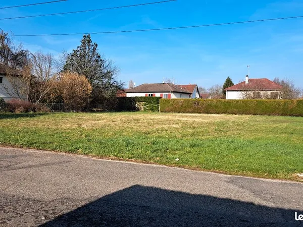 Terrain constructible chaussin centre 1269m2