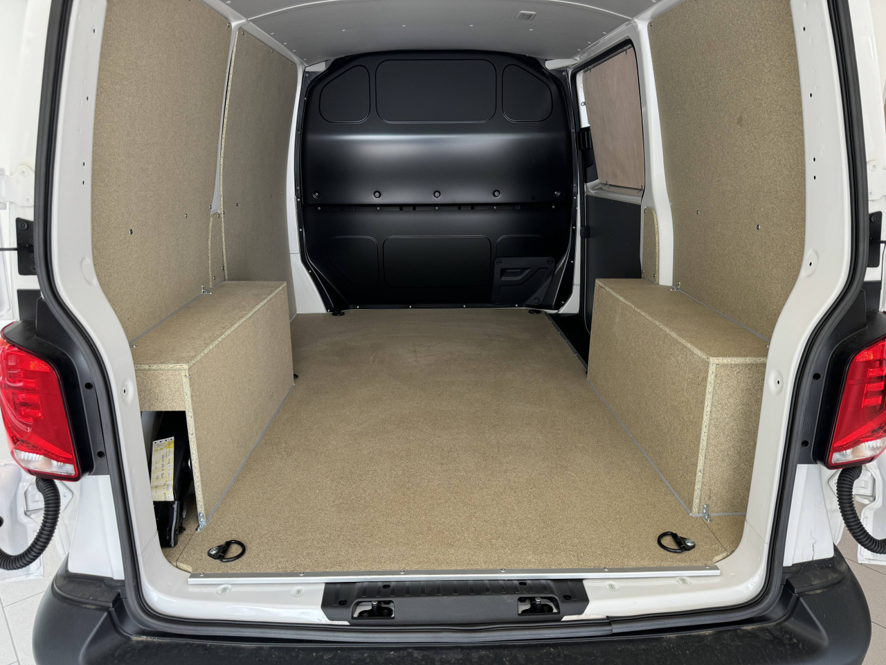 Volkswagen Utilitaires TRANSPORTER 6.1 VAN L1H1 2.0 TDI 110 BVM5 — photo 8